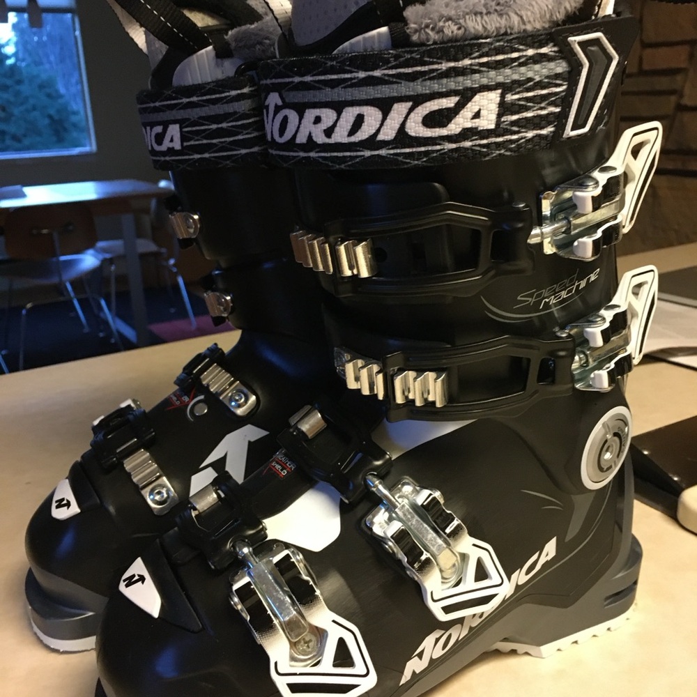 Nordica ski boots, women’s ski boots, like new